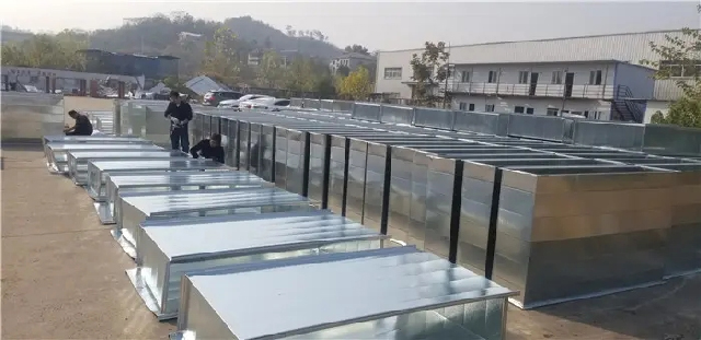 地下停车场通风管安装
